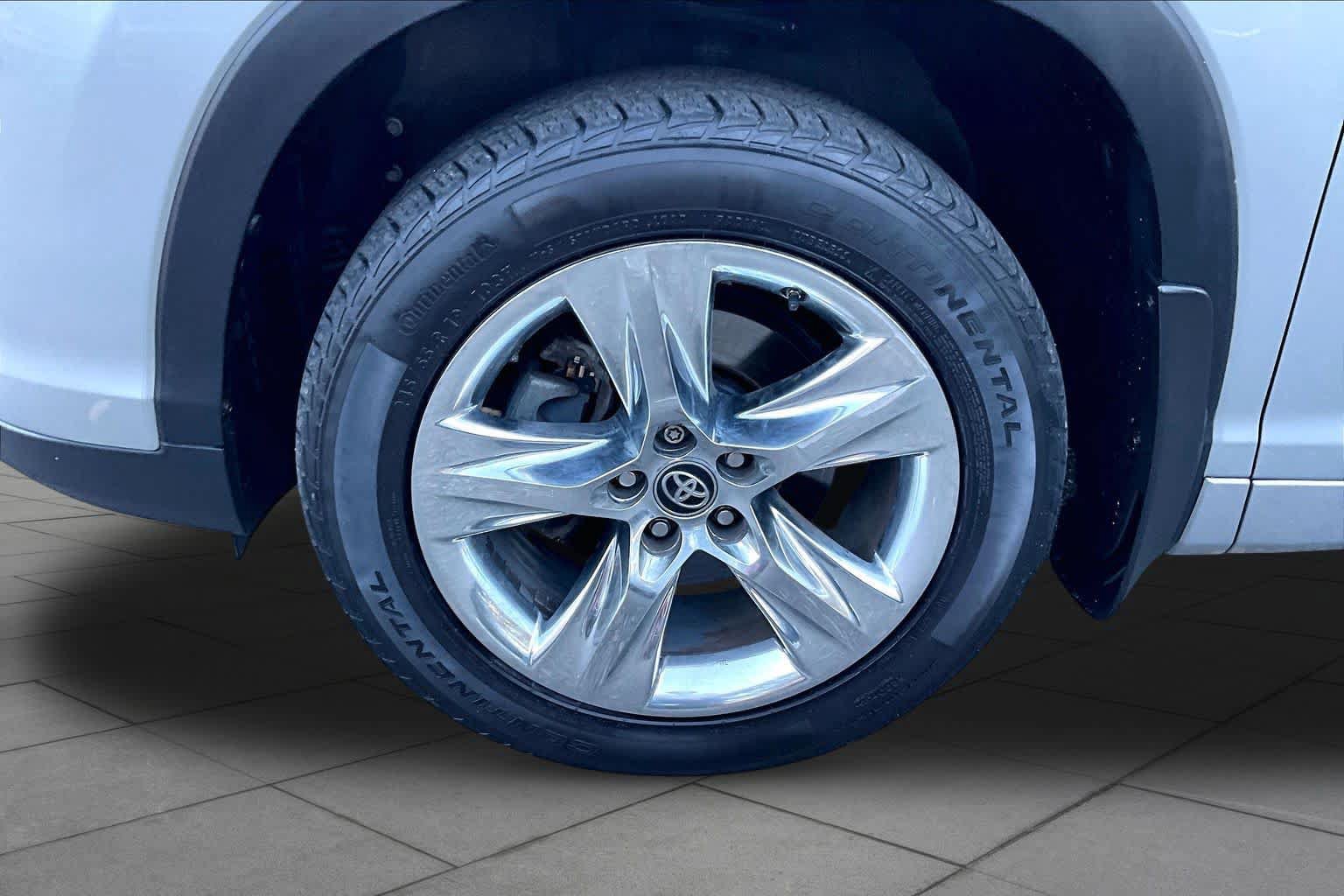 Certified 2018 Toyota Highlander Limited AWD/4WD image 11