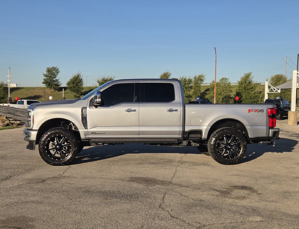 Used 2024 Ford F250 Platinum w/ FX4 Off-Road Package AWD/4WD image 4