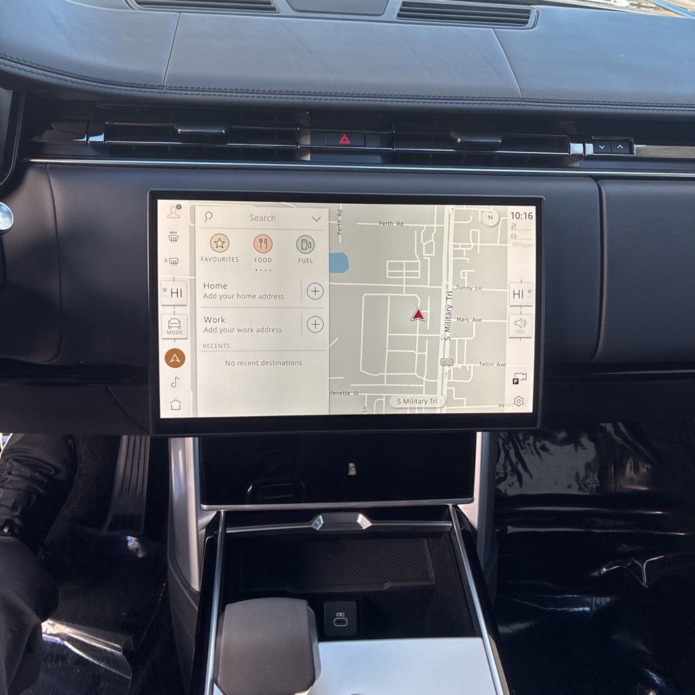 Used 2024 Land Rover Range Rover Long Wheelbase SE image 17