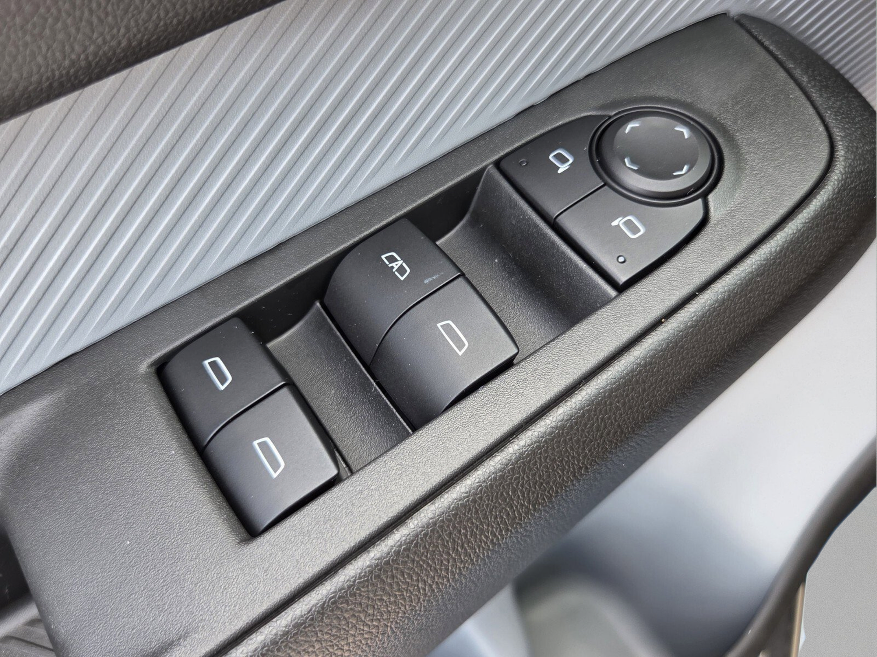 New 2027 Chevrolet Bolt RS w/ Technology Package FWD image 28