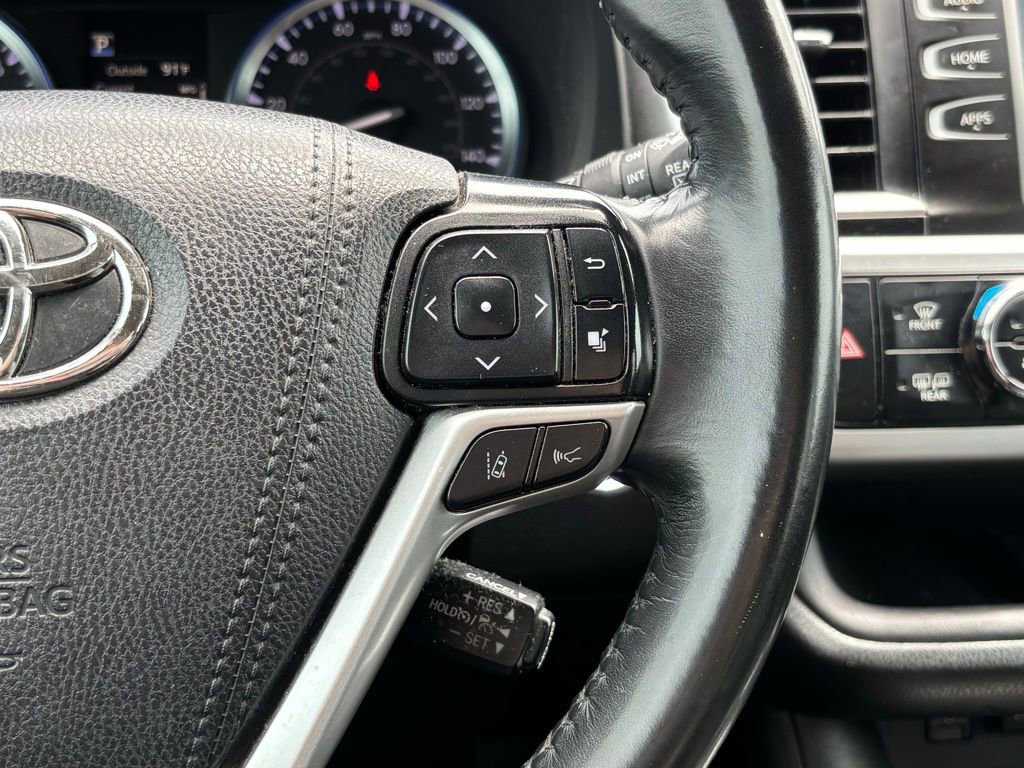 Used 2019 Toyota Highlander SE FWD image 21