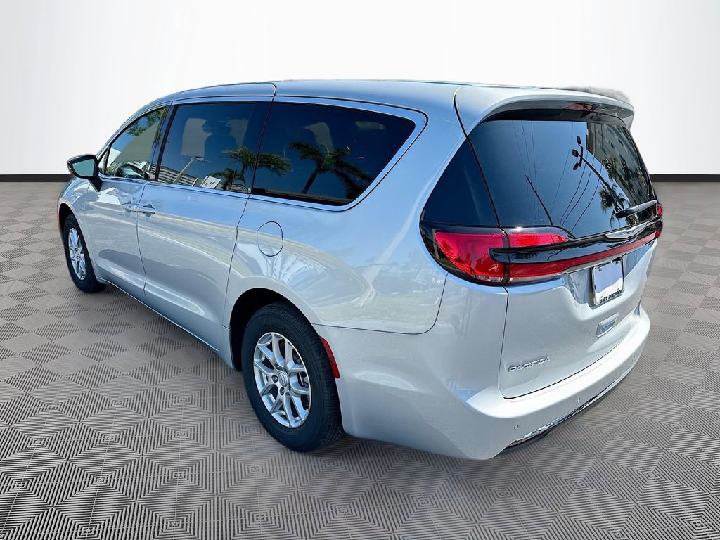 New 2026 Chrysler Pacifica Select FWD image 5