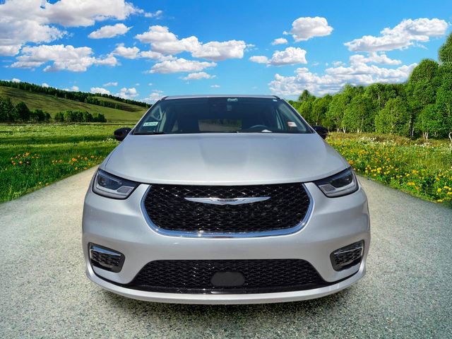 Certified 2024 Chrysler Pacifica Touring-L FWD image 2