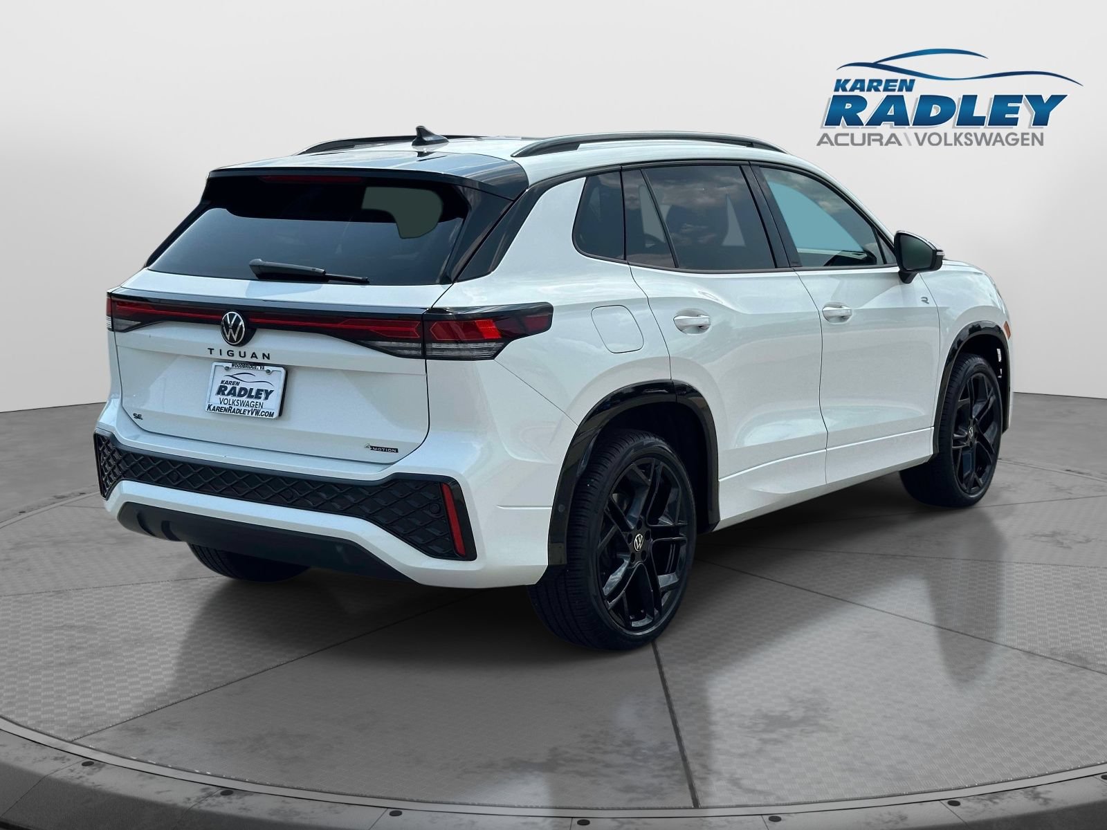 Certified 2026 Volkswagen Tiguan SE R-Line AWD/4WD image 2