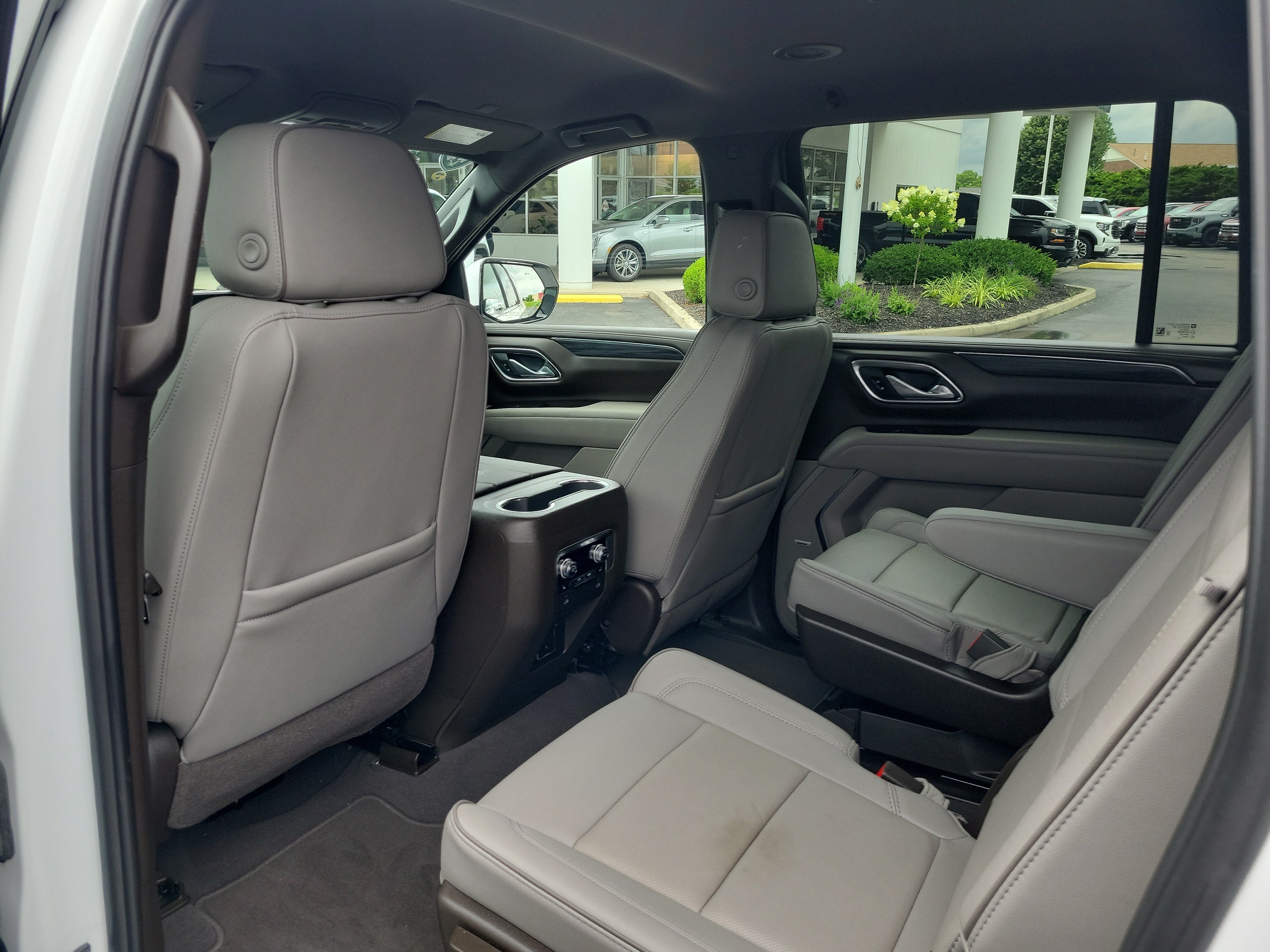 Used 2024 GMC Yukon XL SLT w/ SLT Luxury Package AWD/4WD image 15