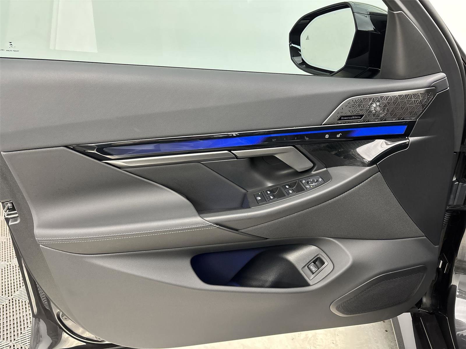 Used 2025 BMW M5 Touring image 26