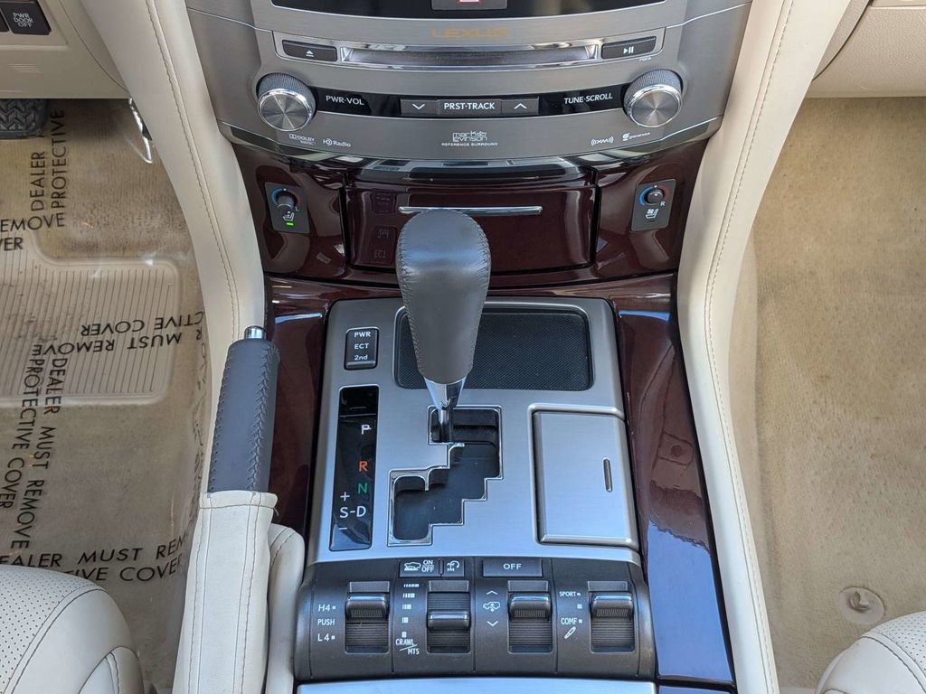 Used 2013 Lexus LX 570 4WD w/ Luxury Pkg image 19