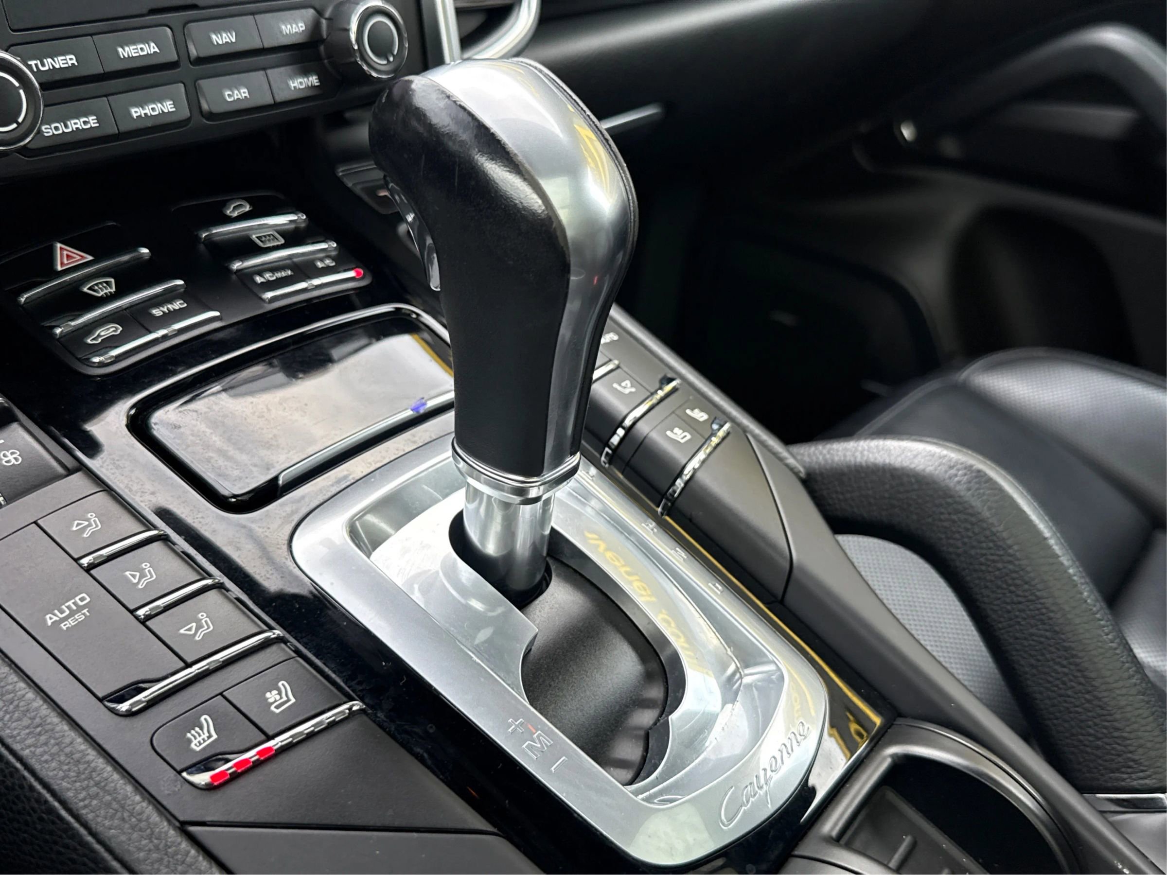 Used 2017 Porsche Cayenne Platinum Edition AWD/4WD image 41
