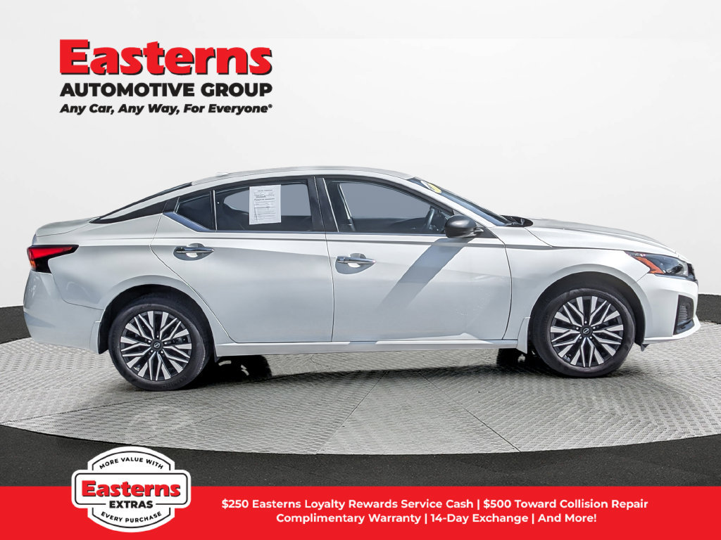 Used 2024 Nissan Altima 2.5 SV AWD/4WD image 5