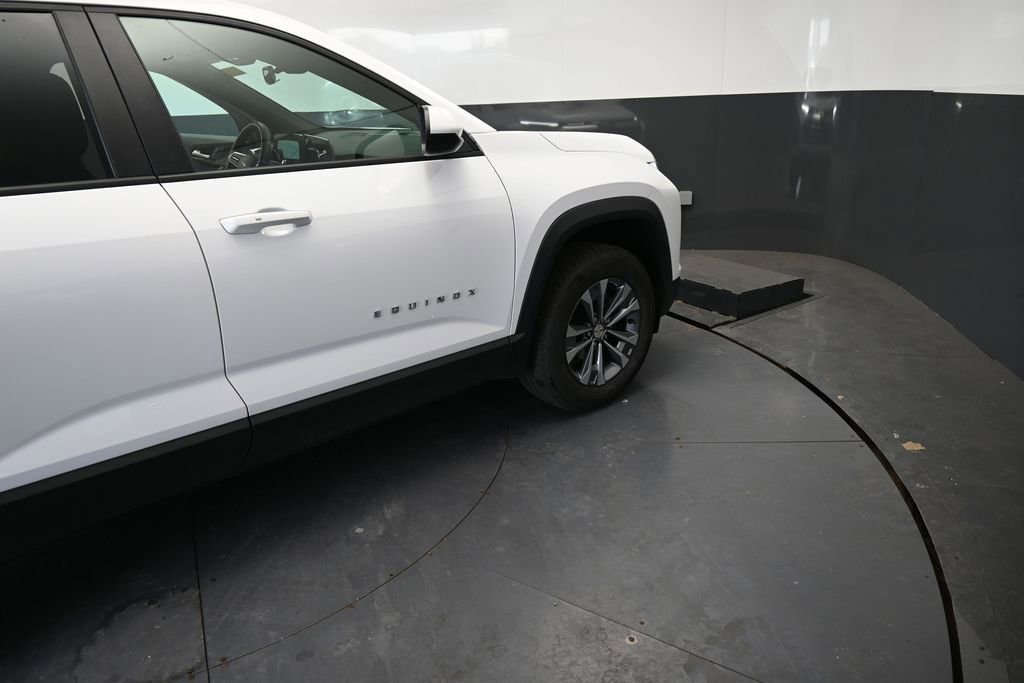 Used 2025 Chevrolet Equinox LT AWD/4WD image 22