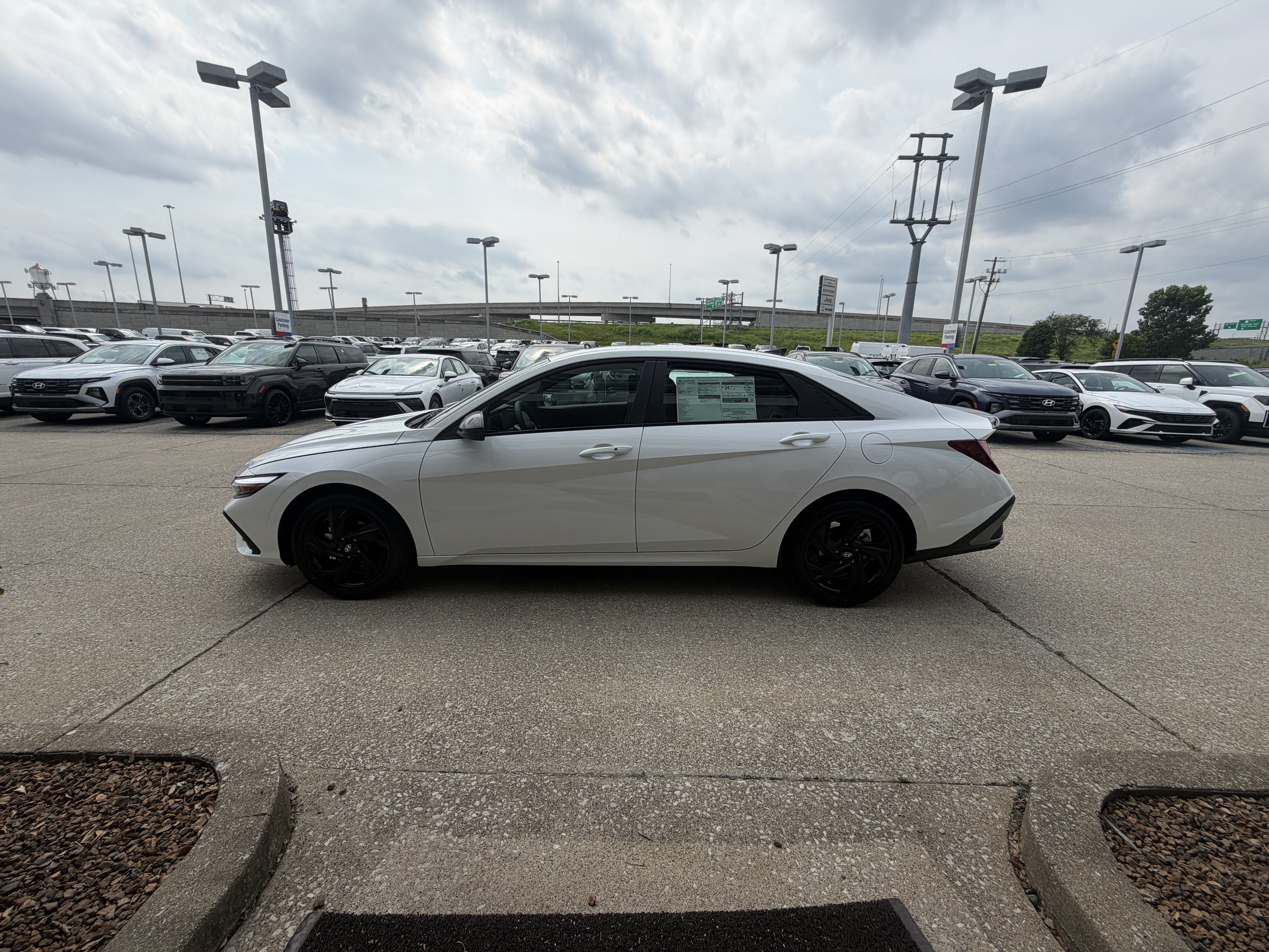 New 2026 Hyundai Elantra SEL Sport FWD image 10