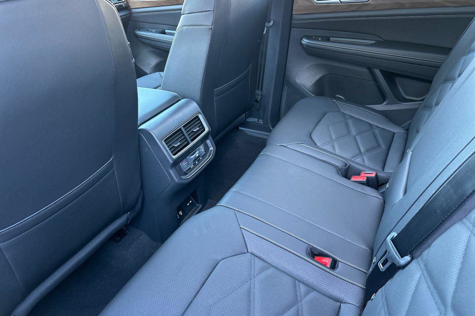 New 2026 Volkswagen Atlas SE image 11