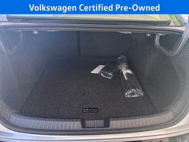 Certified 2025 Volkswagen Jetta SE w/ Sunroof Package image 26