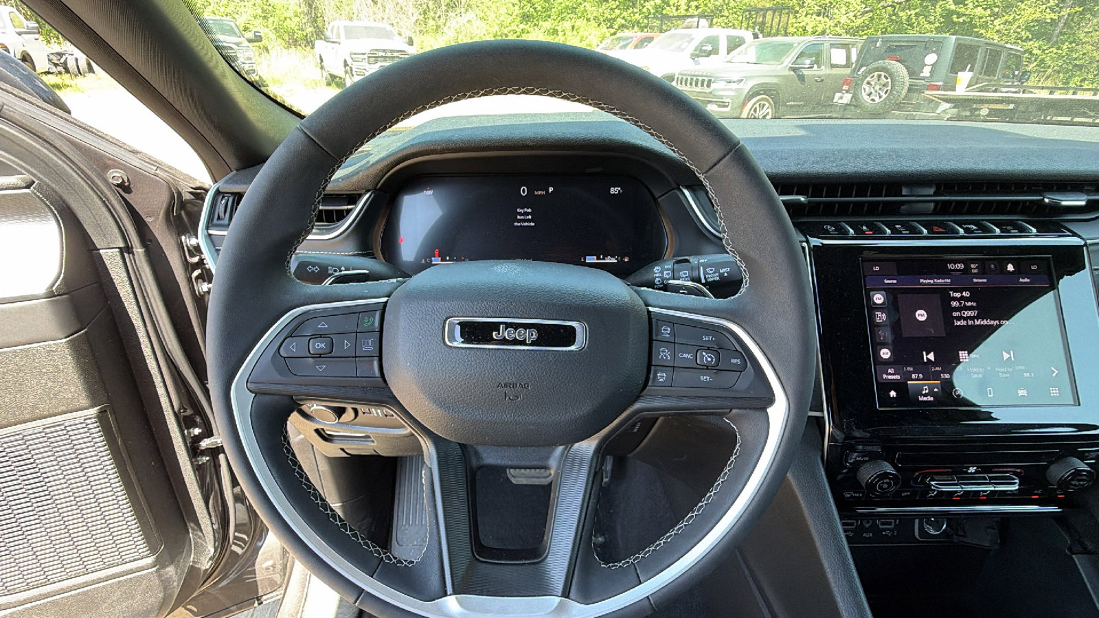 Certified 2025 Jeep Grand Cherokee Laredo image 26