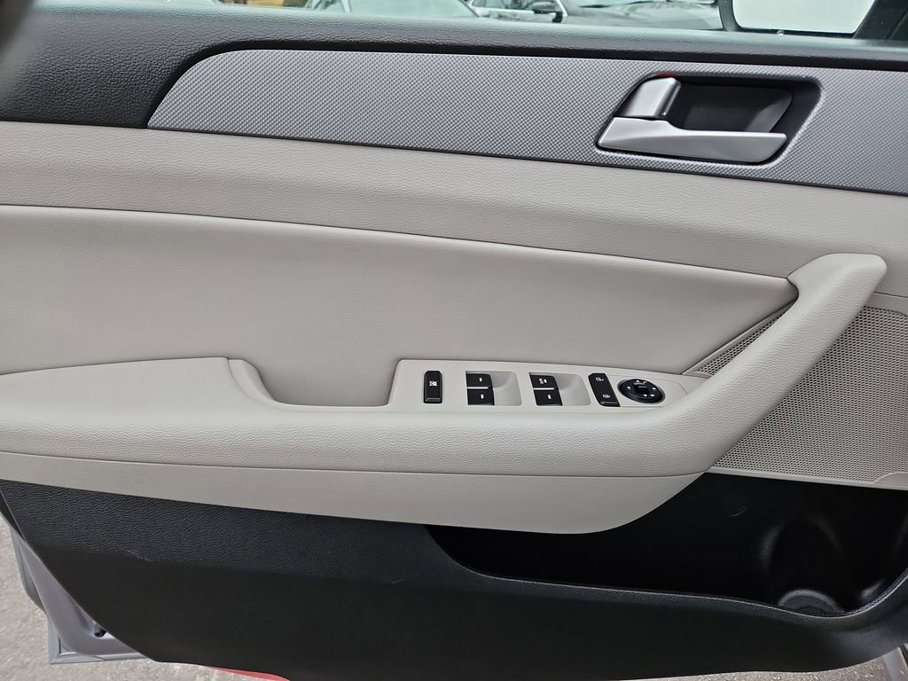 Used 2016 Hyundai Sonata SE image 23