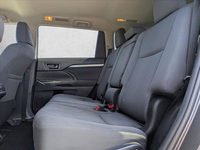 Used 2019 Toyota Highlander LE FWD image 18