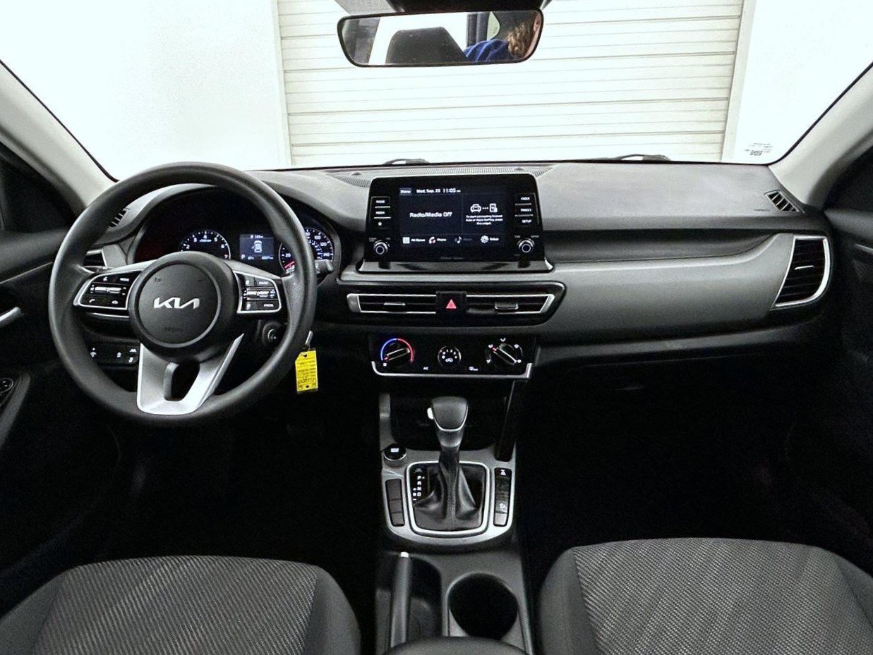 Used 2023 Kia Seltos LX AWD/4WD image 13