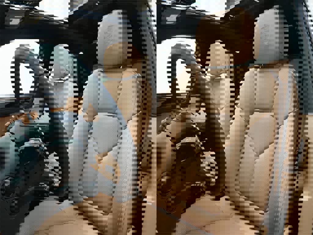 Used 2025 Porsche Macan image 5