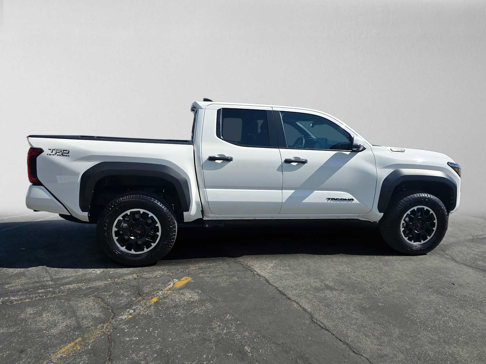 Used 2026 Toyota Tacoma TRD Off-Road w/ TRD Off Road Premium Package AWD/4WD image 2