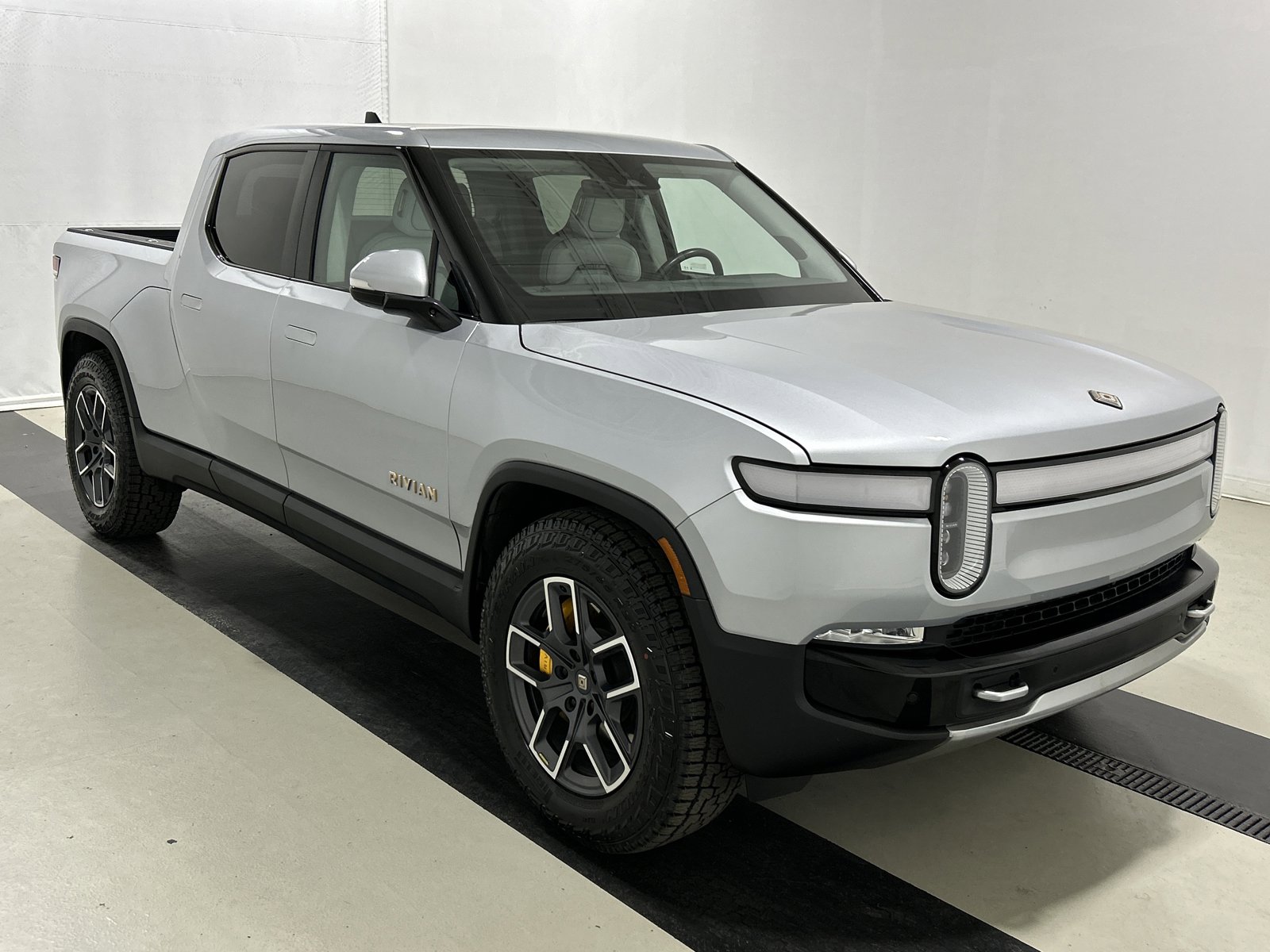 Used 2022 Rivian R1T Adventure image 7