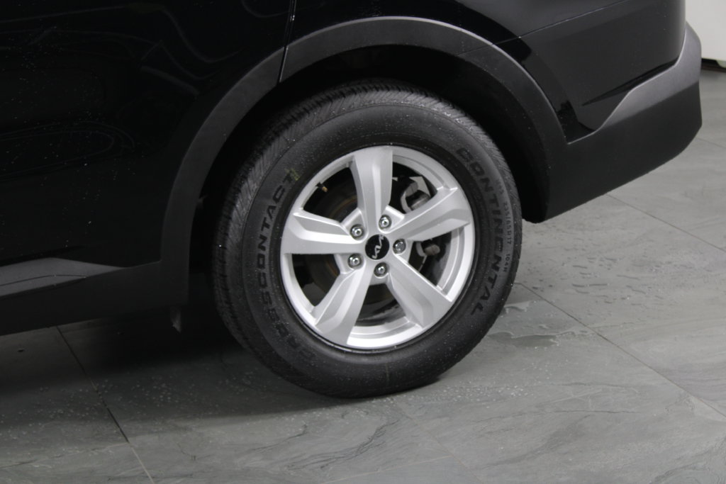 Used 2022 Kia Sorento LX FWD image 15