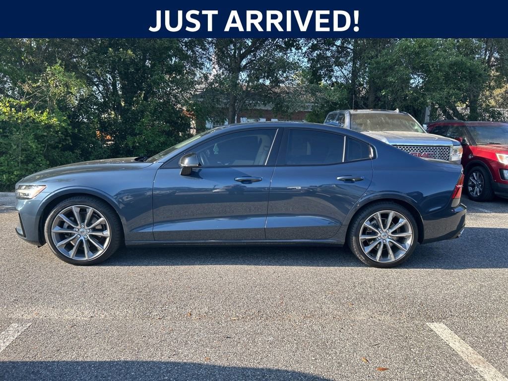 Used 2021 Volvo S60 T5 Momentum w/ Premium Package FWD image 3