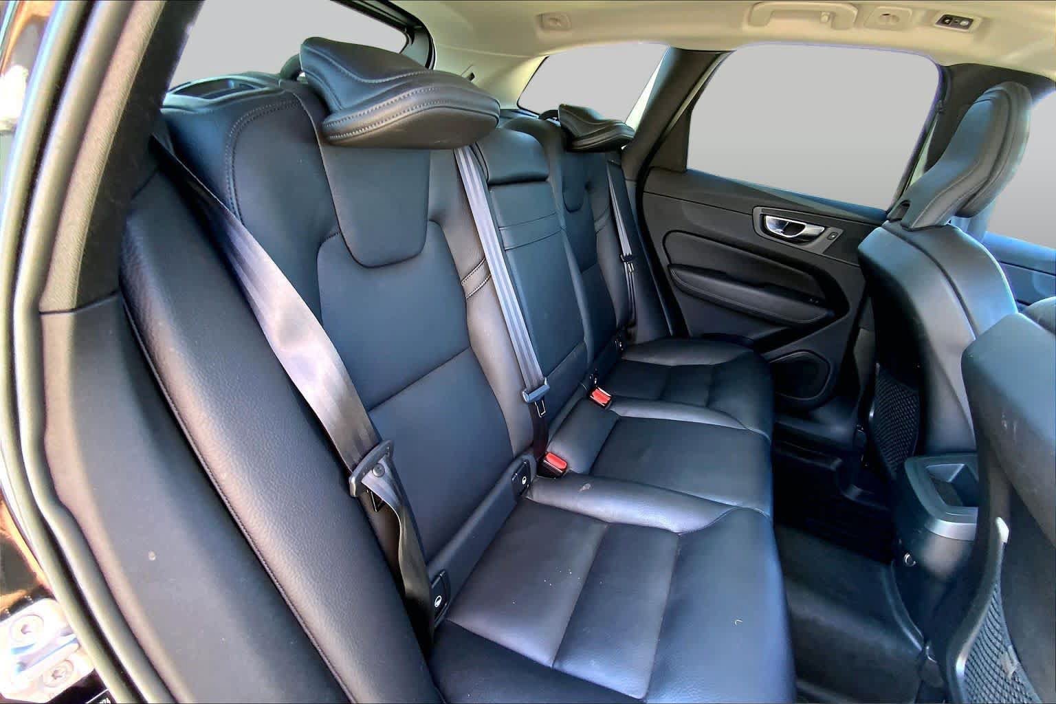 Used 2020 Volvo XC60 T5 Momentum AWD/4WD image 19