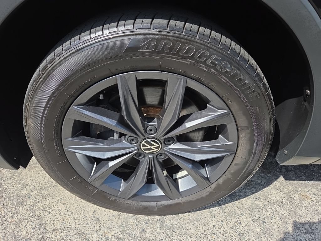 Used 2022 Volkswagen Tiguan SE AWD/4WD image 14