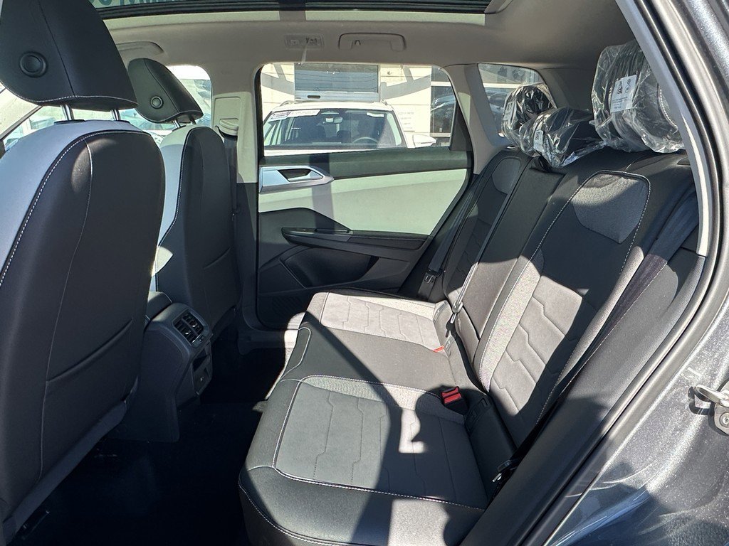 New 2025 Volkswagen Taos SE image 7
