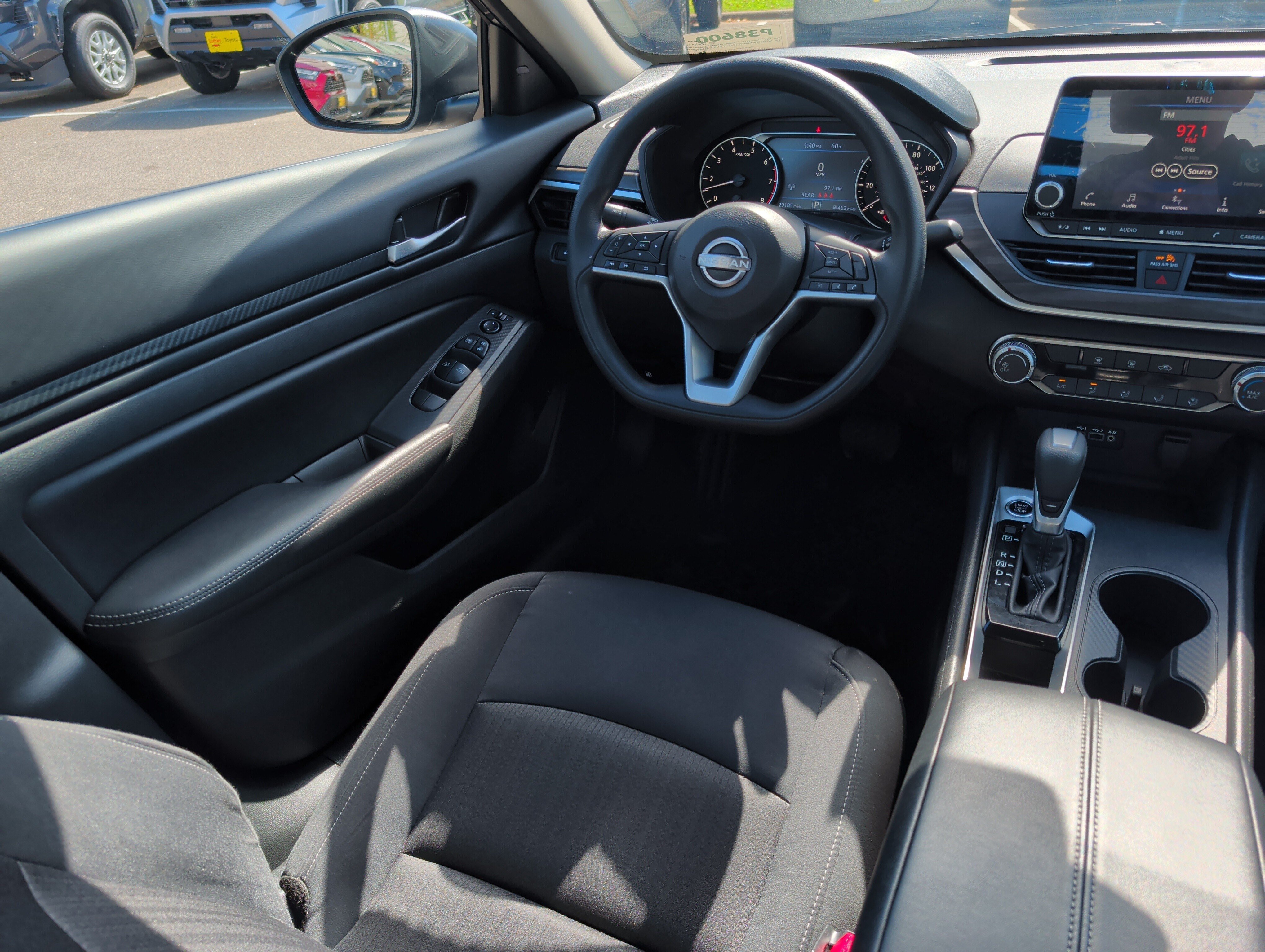 Used 2025 Nissan Altima 2.5 SV FWD image 9