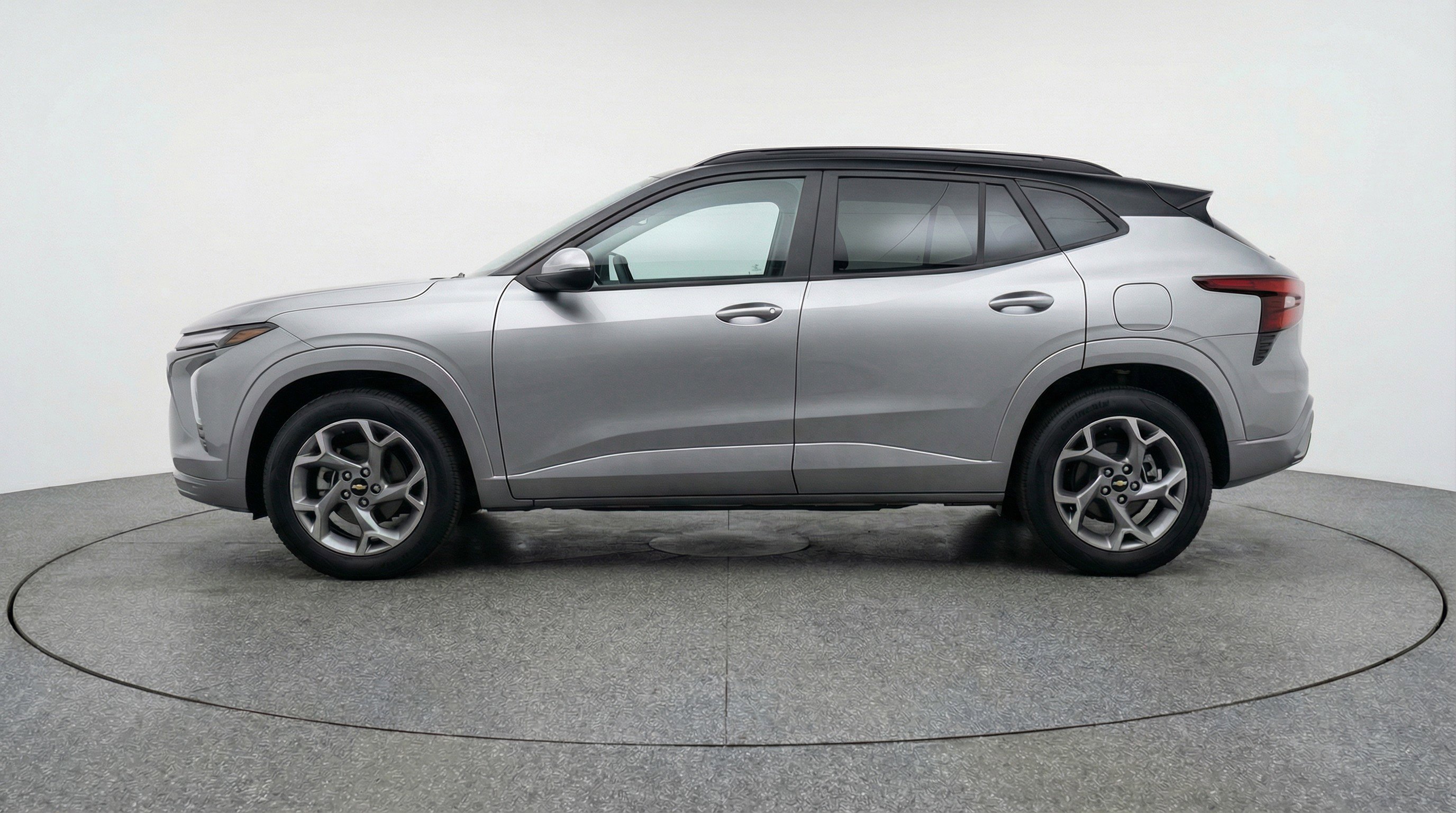 Used 2025 Chevrolet Trax LT w/ LT Convenience Package FWD image 5
