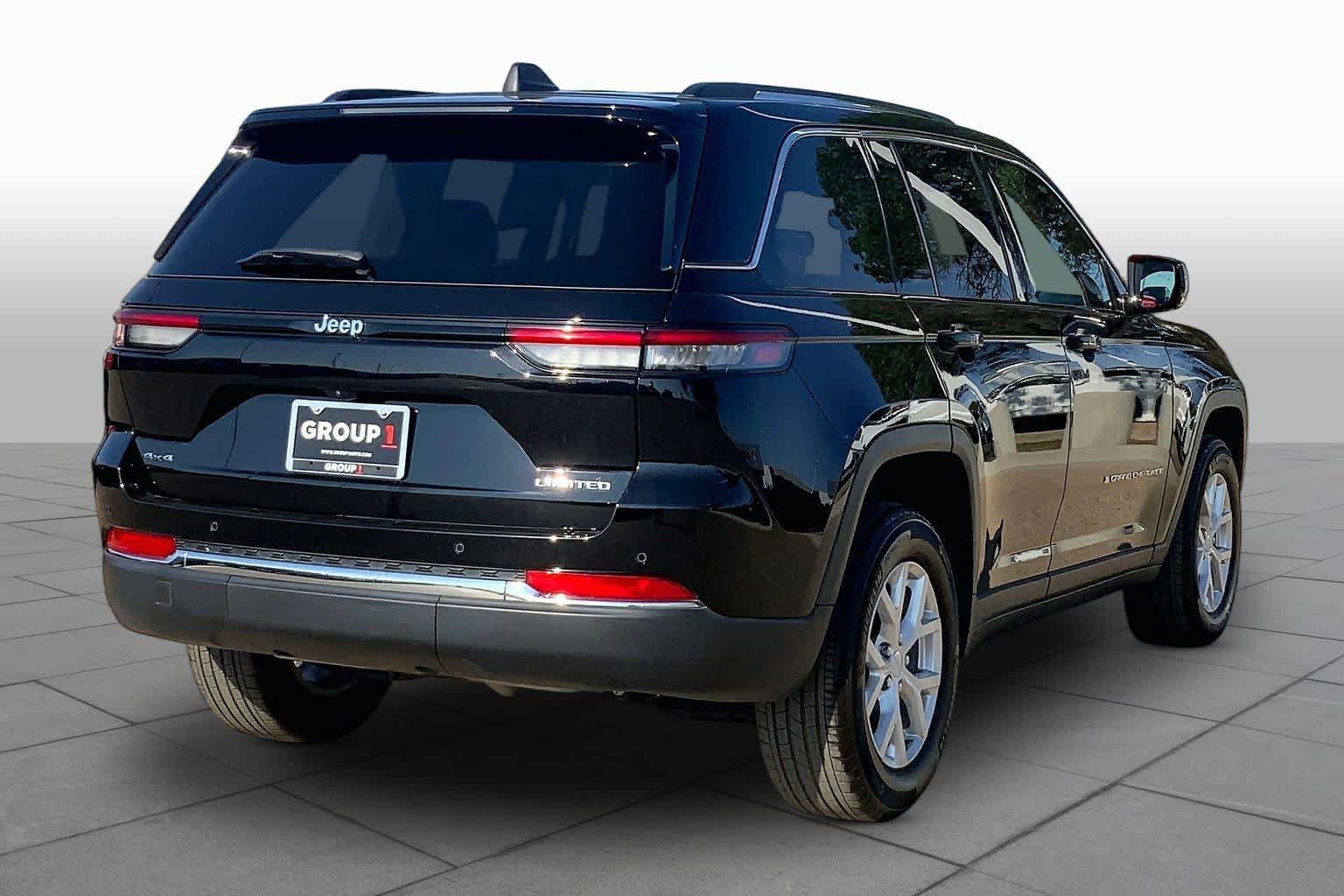 Used 2023 Jeep Grand Cherokee Limited AWD/4WD image 13