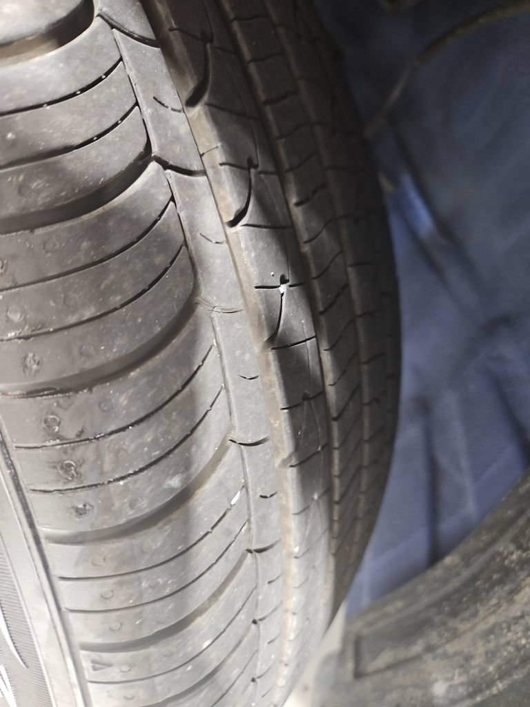 Certified 2025 Hyundai Venue SEL FWD image 29