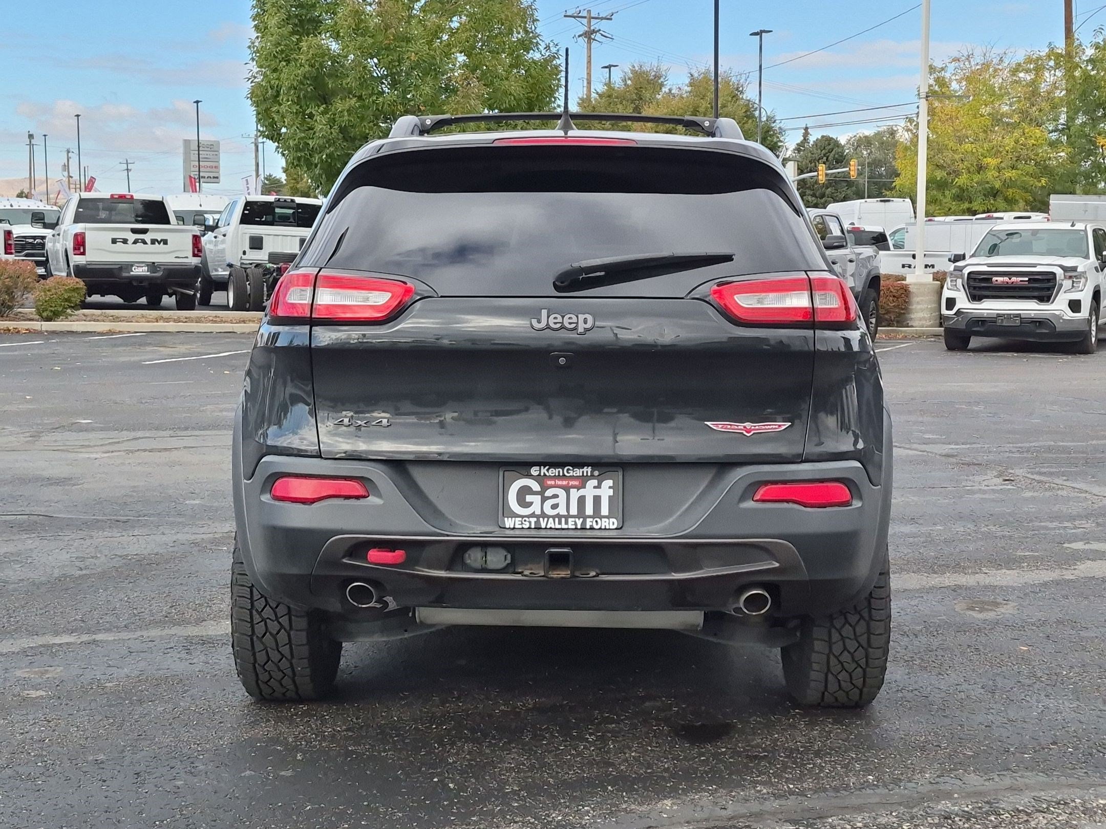 Used 2016 Jeep Cherokee Trailhawk w/ Cold Weather Group AWD/4WD image 5