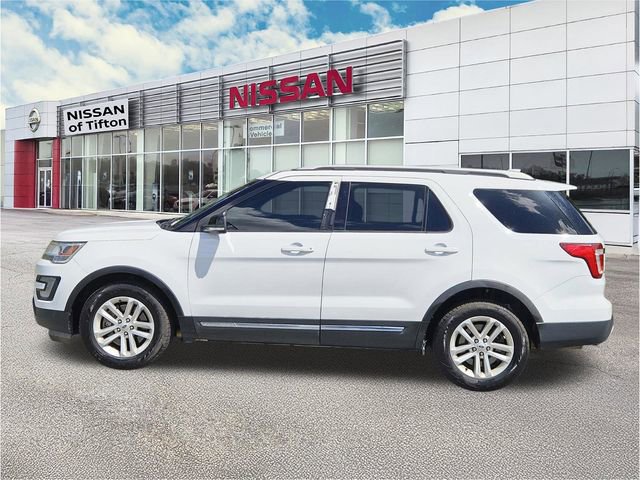 Used 2017 Ford Explorer XLT image 7