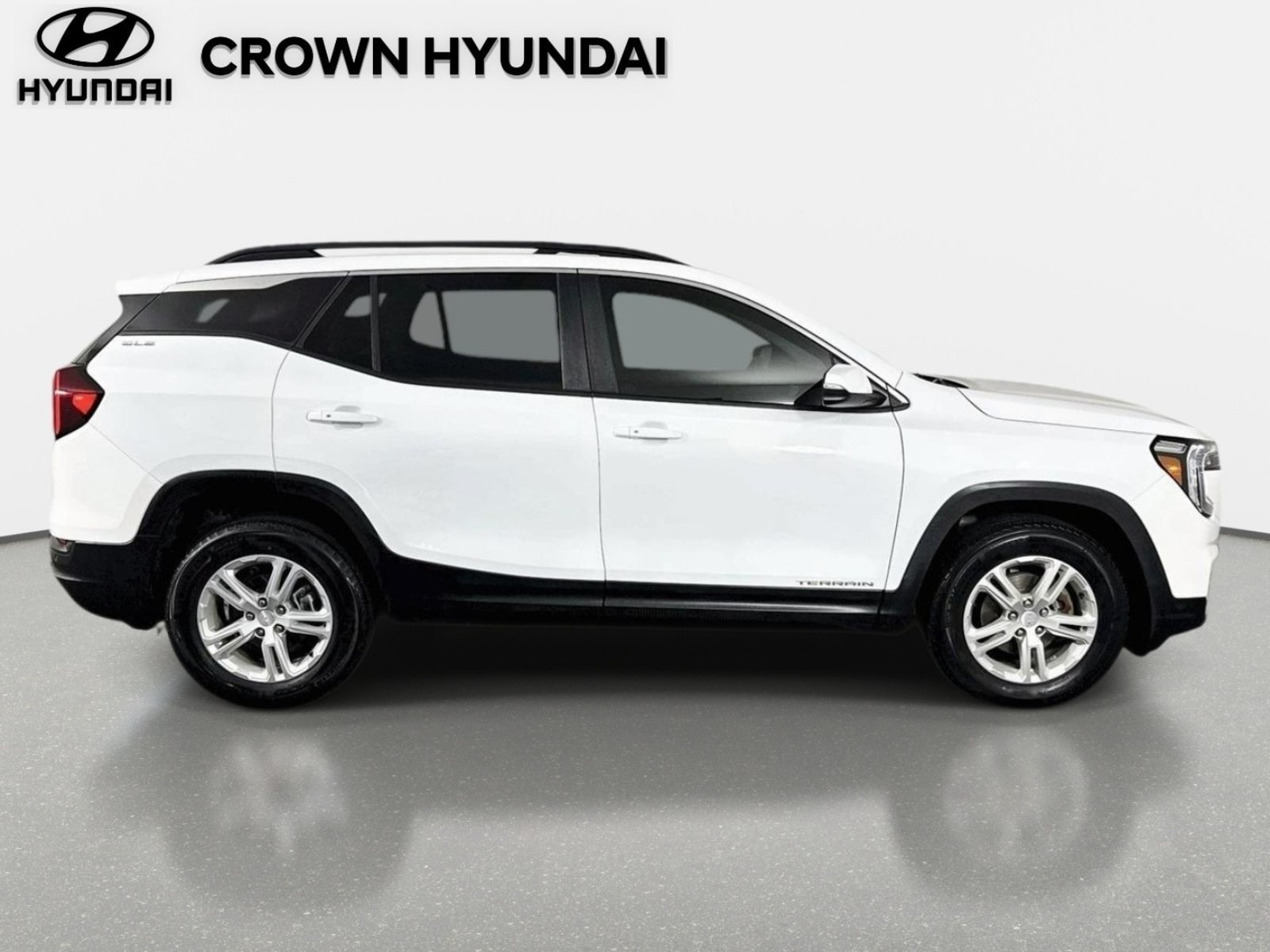Used 2023 GMC Terrain SLE w/ Driver Convenience Package FWD image 5