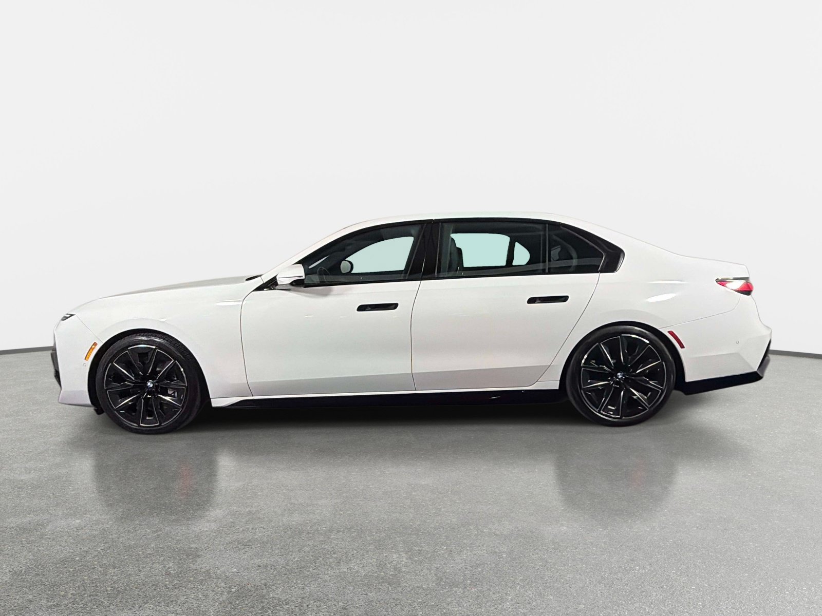 Used 2023 BMW 760i xDrive AWD/4WD image 6