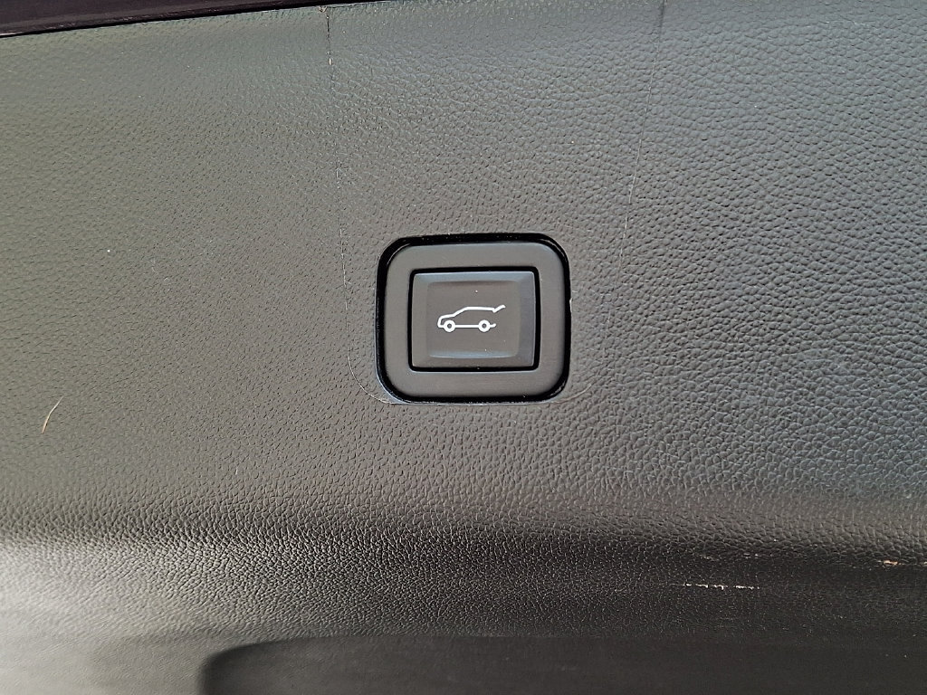 Used 2023 Chevrolet Traverse LT AWD/4WD image 30