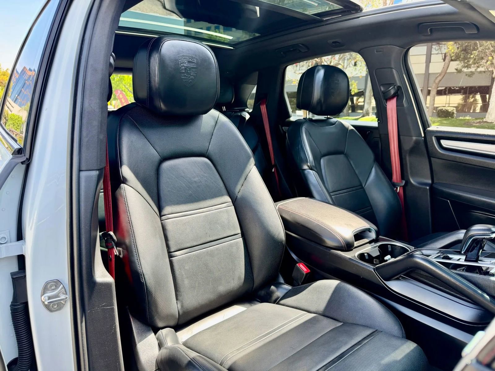 Used 2022 Porsche Cayenne Platinum Edition w/ Premium Package Plus AWD/4WD image 2