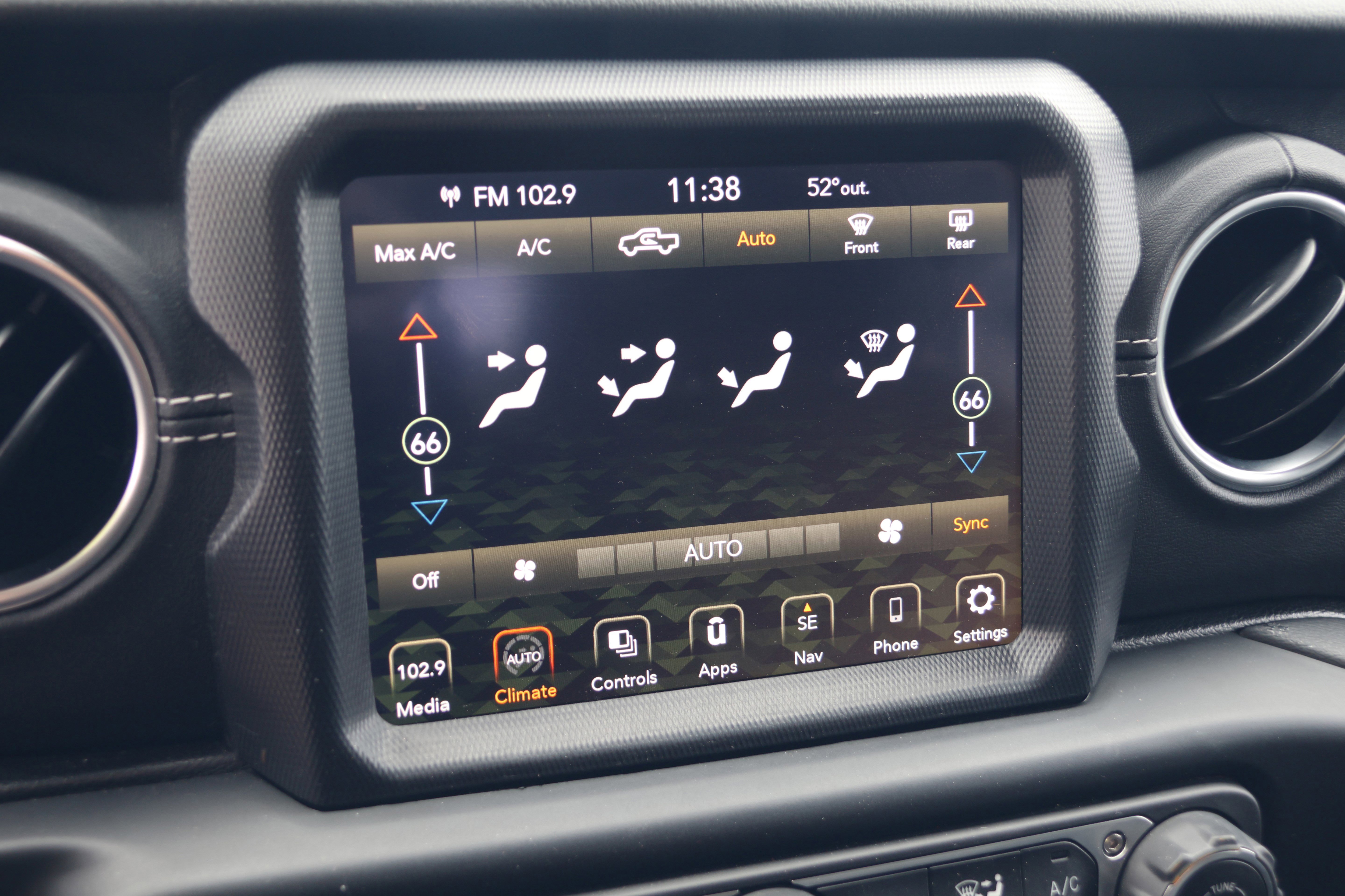 Used 2021 Jeep Gladiator Overland w/ Popular Equipment Package AWD/4WD image 20