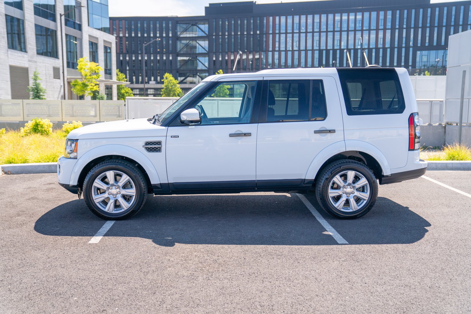 Used 2014 Land Rover LR4 HSE AWD/4WD image 2