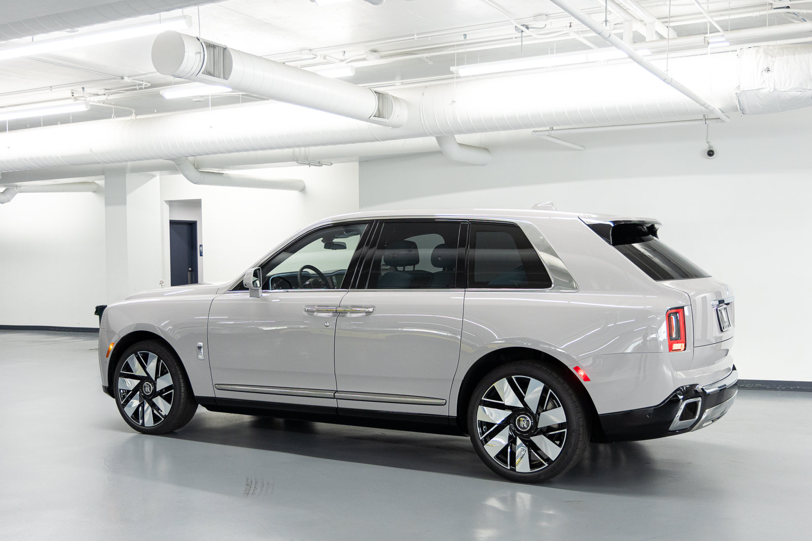 New 2027 Rolls-Royce Cullinan AWD/4WD image 5
