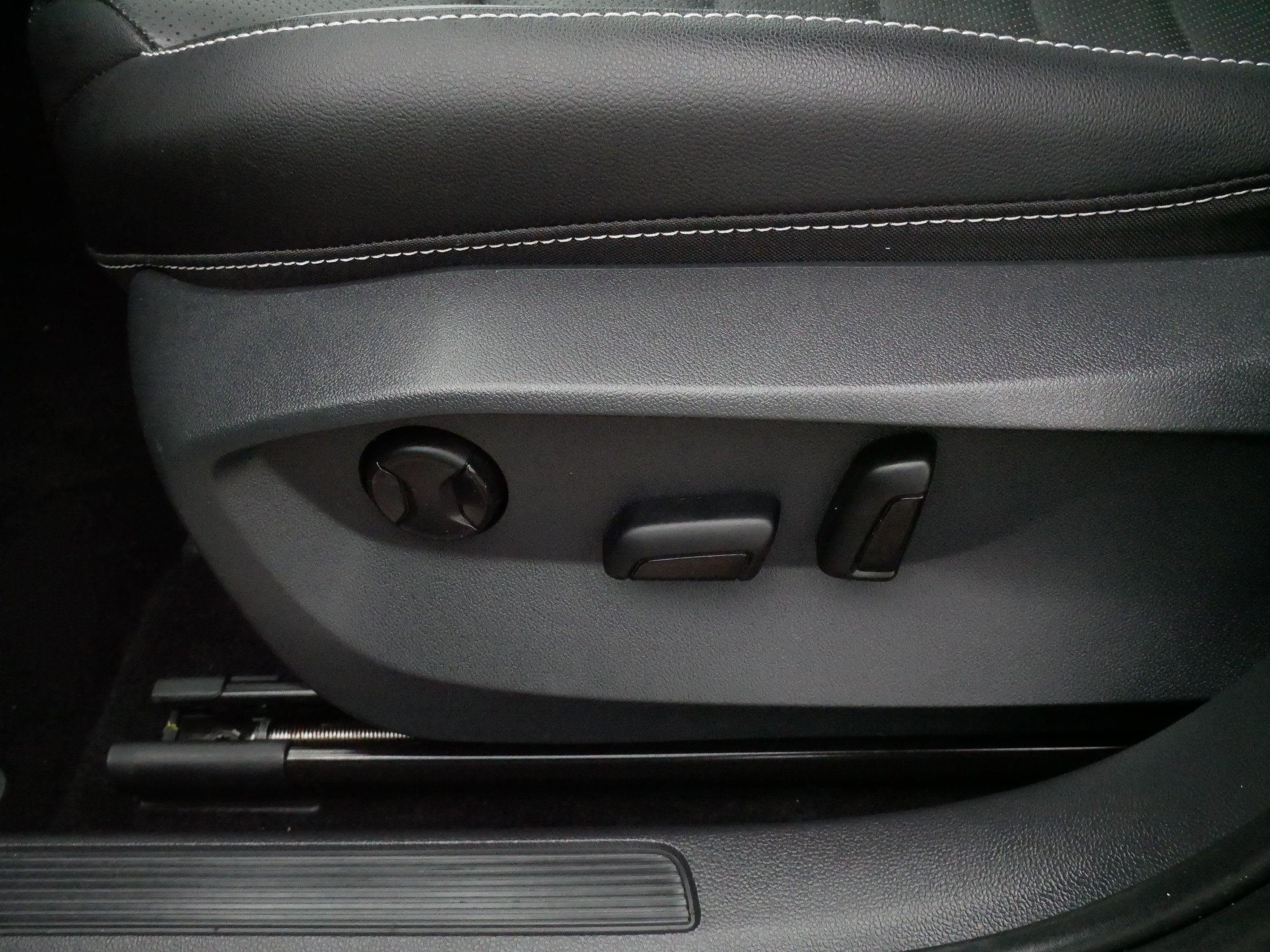 Certified 2022 Volkswagen Taos SEL w/ Panoramic Sunroof Package image 20