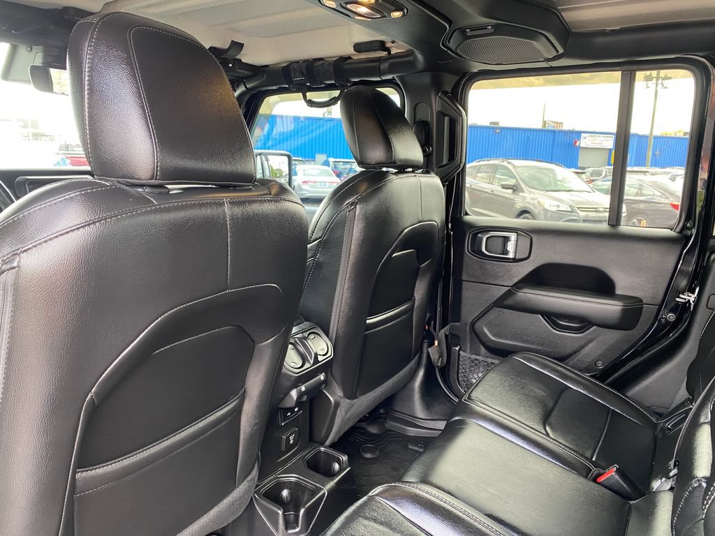 Used 2020 Jeep Gladiator Overland w/ Dual Top Group AWD/4WD image 15