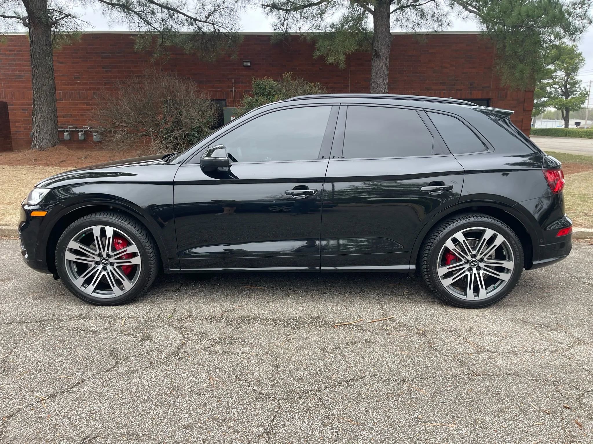 Used 2020 Audi SQ5 Prestige w/ Prestige Package image 2