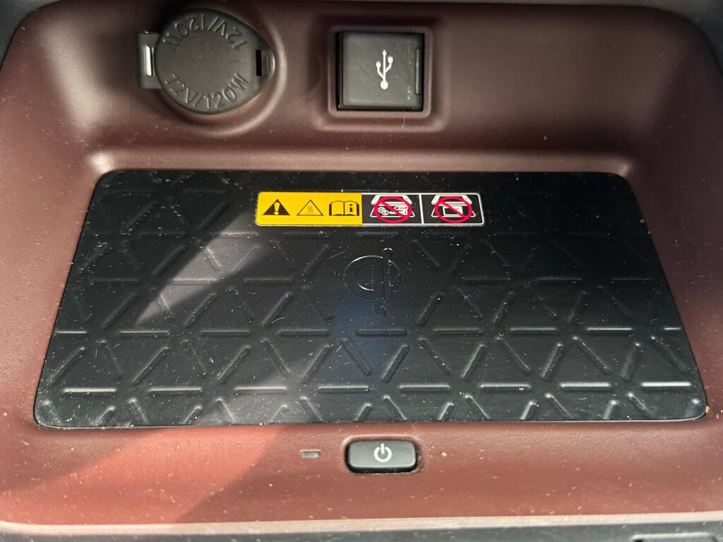 Used 2022 Toyota RAV4 Limited AWD/4WD image 29