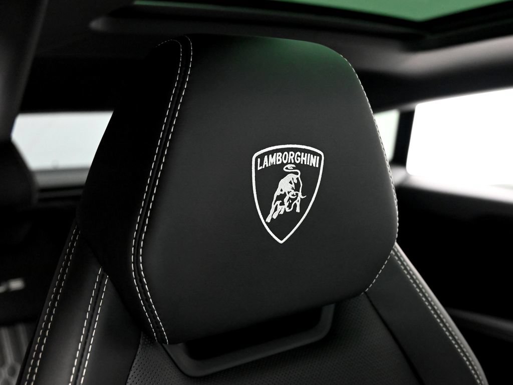 Used 2024 Lamborghini Urus Performante AWD/4WD image 18