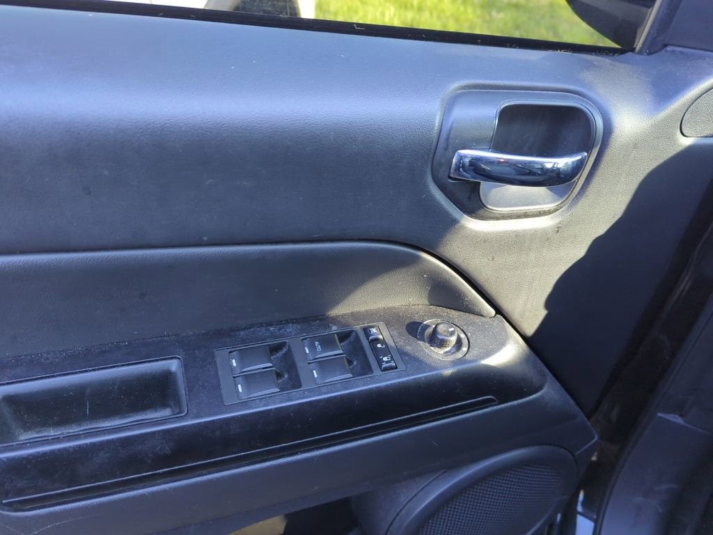 Used 2017 Jeep Compass Sport w/ Power Value Group image 8