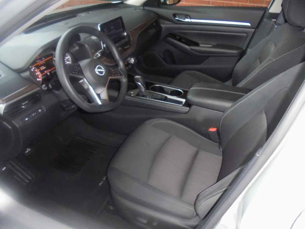 Used 2023 Nissan Altima 2.5 SV image 7