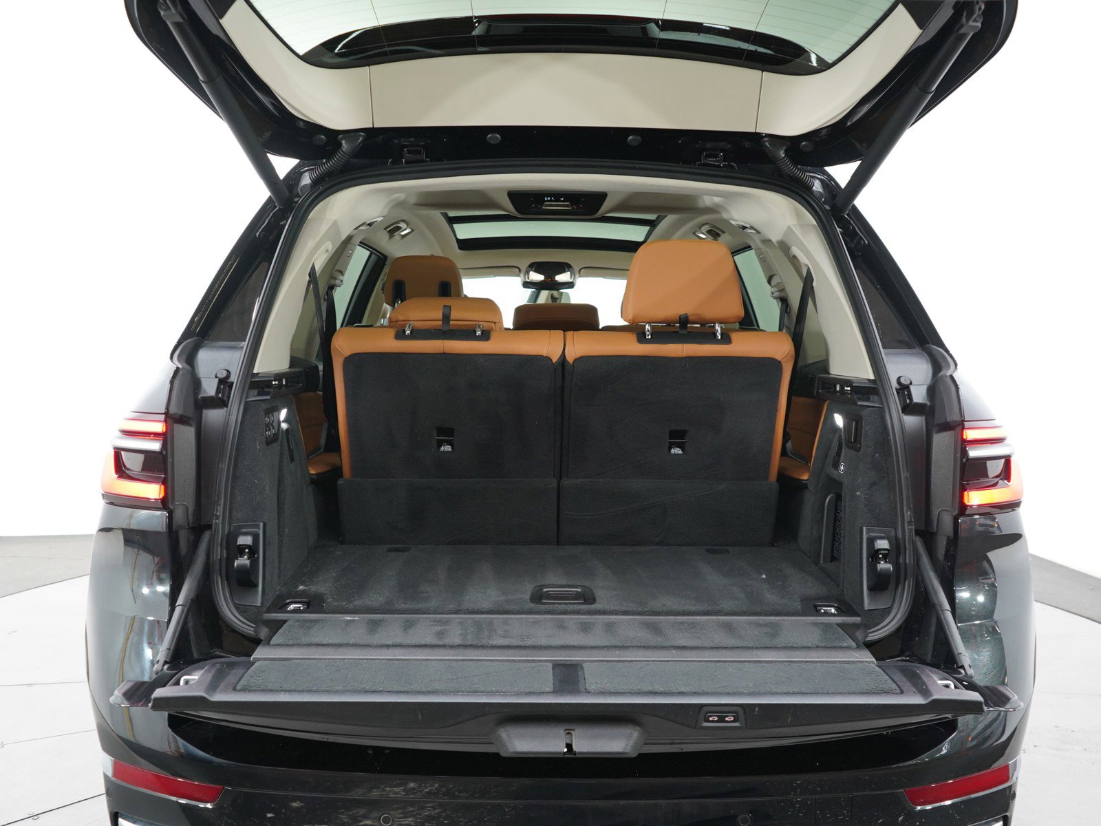 Used 2023 BMW X7 xDrive40i w/ Climate Comfort Package image 19